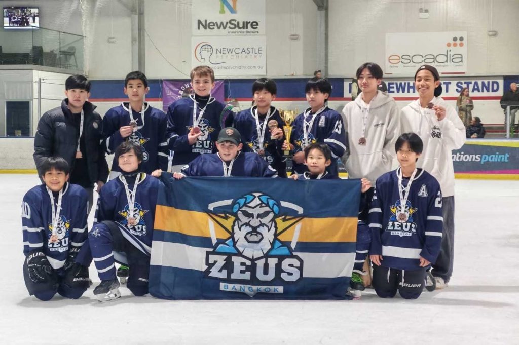 our Bangkok Zeus Peewee U13 team skated with heart and came home with the Bronze Medal